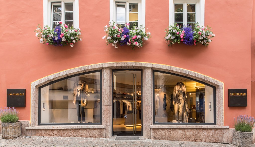 HK Architektur. St. Johann in Tirol: Sinnesberger Boutique
